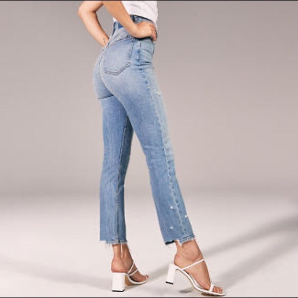 Abercrombie & Fitch Ultra High Rise Mom Jean